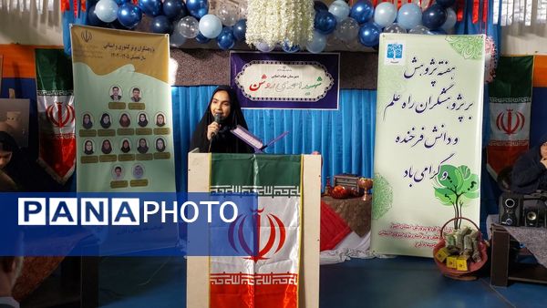 نمایشگاه هفته پژوهش در دبیرستان احمدی روشن شهرستان فردیس