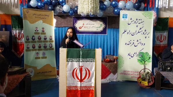 نمایشگاه هفته پژوهش در دبیرستان احمدی روشن شهرستان فردیس