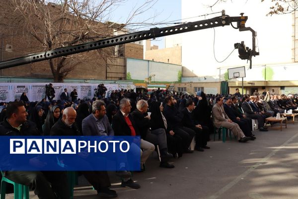 در دل این زمستان سخت و از پس سال‌ها، همچنان عطر آزادی به مشام می‌رسد