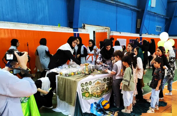 تقدیر از دختران برگزیده مسابقات ورزشی در شهر جعفریه قم