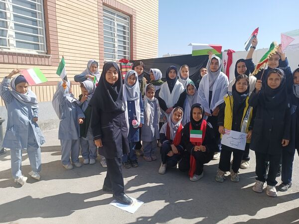 دانش‌آموزان دبستان نیک‌اندیشان چناران با جشن فرهنگ روستا و عشایر، اصالت ایرانی را زنده کردند