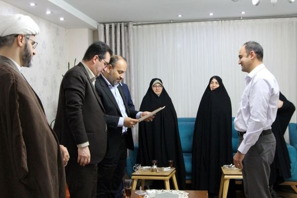 دیدار معاون پرورشی و فرهنگی وزیر آموزش و پرورش با خانواده معلم شهید «عبدالله برزگر»