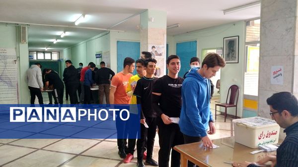 انتخابات شورای دانش‌آموزی دبیرستان نمونه دولتی معلم ساوجبلاغ 