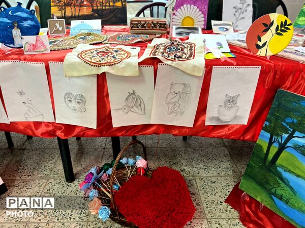 نمایشگاه آثار و دستاوردهای دانش‌آموزی خاتم