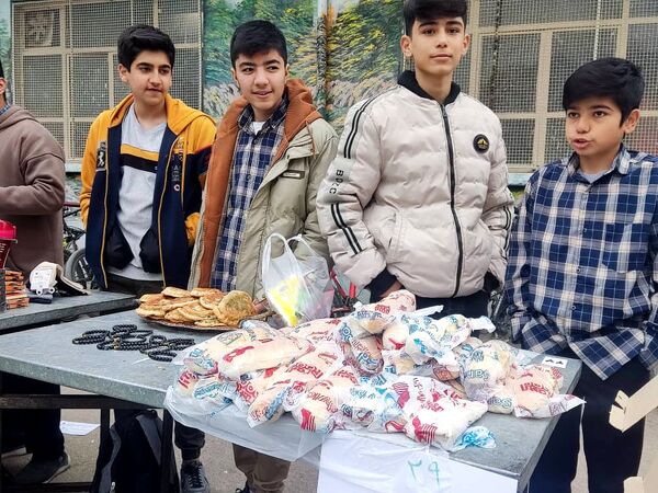 برپایی بازارچه دانش‌آموزی به‌مناسبت عید مبعث 