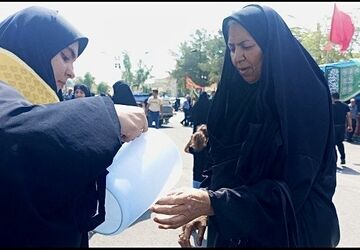 برپایی موکب عشاق‌الحسین(ع)در مسیر پیاده‌روی جاماندگان اربعین در شهر ساوه