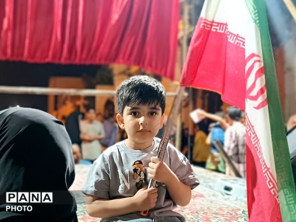 امواج پی در پی شبانه مردم غیور نیشابور در حسینیه امام خامنه ای 