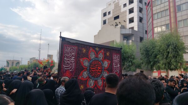 جلوه‌هایی از حرکت نمادین کاروان اسرای کربلا در قم