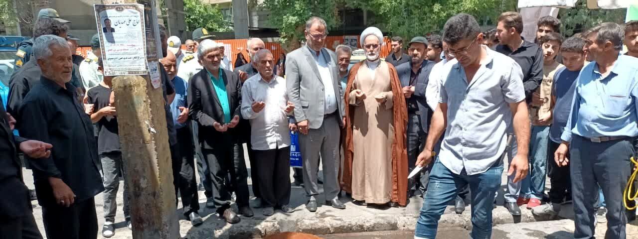 ابراز ارادت نمازگزاران اهر به رهبر انقلاب، سفره مهربانی برای نیازمندان را گستراند