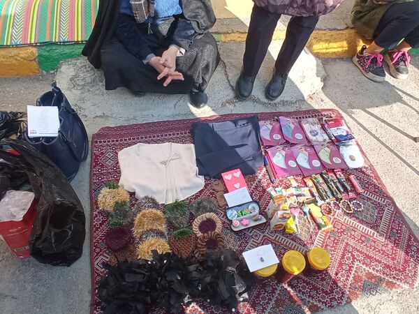 برپایی بازارچه‌ دانش‌آموزی در دبیرستان دلیری مشهد