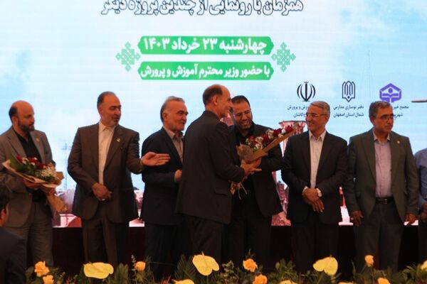 همایش خیرین مدرسه‌ساز و آیین کلنگ زنی بزرگترین مجموعه هنرستانی کشور در کاشان