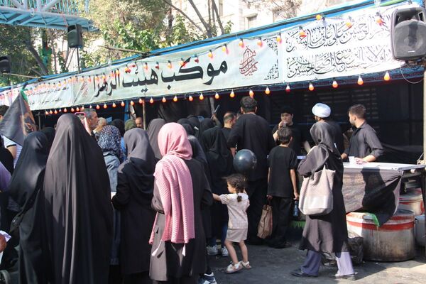 حضور باشکوه جاماندگان اربعین حسینی در شهر ری