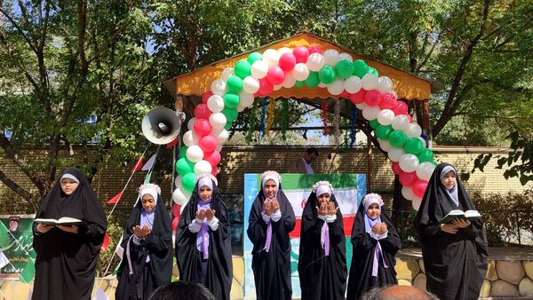 آیین نواختن زنگ مهر، ایثار و شهادت در دبستان شاهد حاج تقی آقا بزرگ ناحیه یک مشهد 