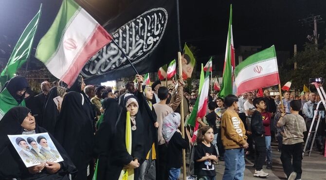 بزرگداشت فرماندهان شهید و یادبود جنگ دوازده روزه در شب ۱۰۵ ام تجمعات