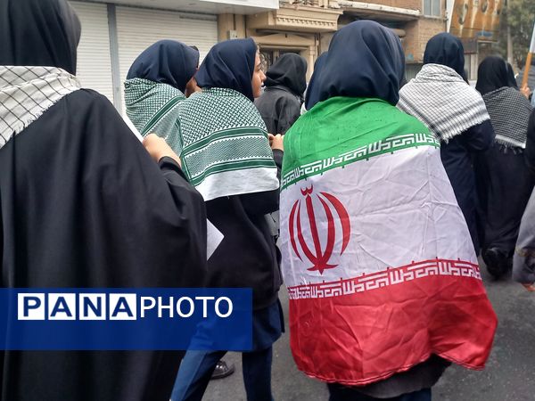 حضور دانش آموزان اسلامشهری در راهپیمایی ۱۳ آبان