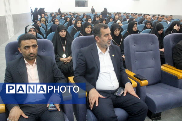 تجلیل از دانش‌آموزان تراز انقلاب اسلامی استان بوشهر