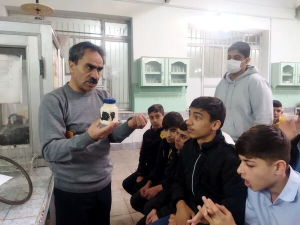 بازدید دانش‌آموزان دبیرستان نمونه دانش از پژوهشسرای رازی