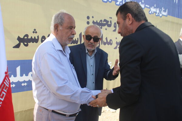 آیین شروع عملیات اجرایی دبیرستان 12 کلاسه شهید اسماعیل محمدپور در تنگک بوشهر