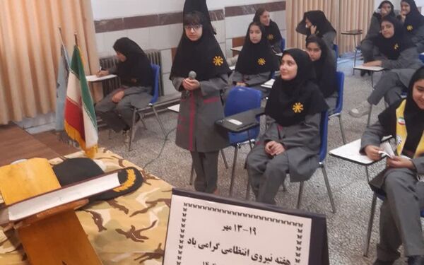گرامیداشت هفته نیروی انتظامی در دبیرستان فرزانگان قائمشهر