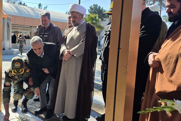 آیین گلباران مزار شهدا با حضور مسئولان شهرستان رباط‌کریم