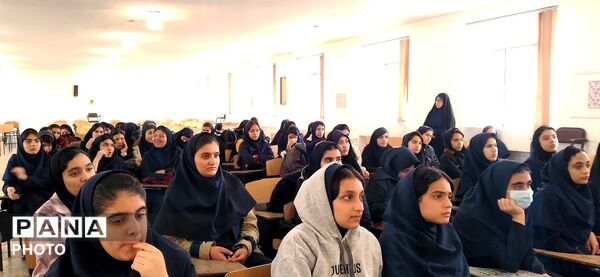 اردوی عملی دفاعی در دبیرستان انقلاب شهرستان ملایر