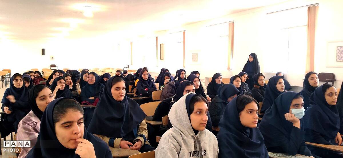 اردوی عملی دفاعی در دبیرستان انقلاب شهرستان ملایر