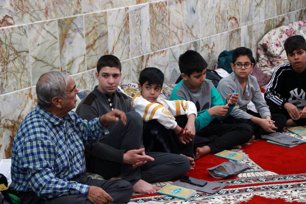 برگزاری حلقه‌های معرفتی صالحین در اعتکاف دانش‌آموزی فهرج