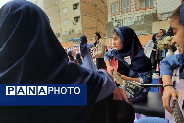  جشن نیمه شعبان در مدرسه مهرآیین ناحیه دو بهارستان