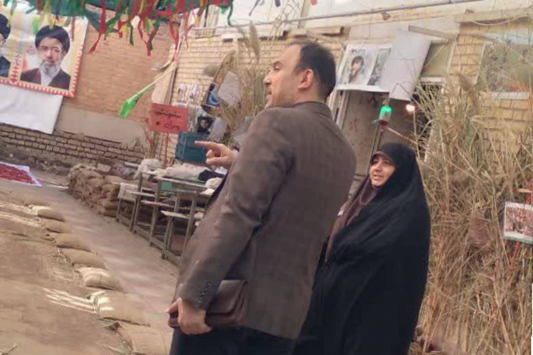 بازدید دانش‌آموزان مدارس قیامدشت و مسئولین شهری از نمایشگاه دفاع مقدس حوزه های مقاومت بسیج شهر قیامدشت