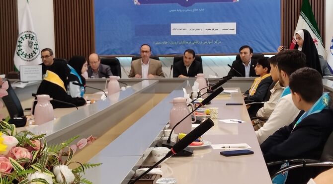 نشست صمیمی اعضای تشکل های دانش آموزی با مدیرکل آموزش وپرورش استان اردبیل