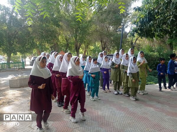 تبلور فرهنگ سلامت در فعالیت صبحگاهی دانش‌آموزان و مربیان مینابی