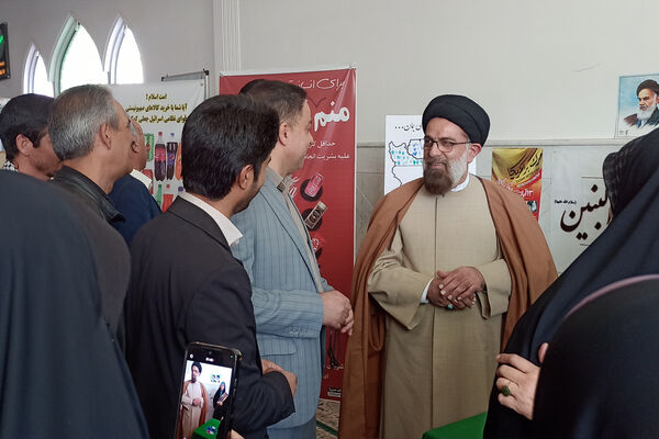 جمعه‌ای به رنگ ایمان؛ مسجد جامع لبریز از عطوفت و معنویت