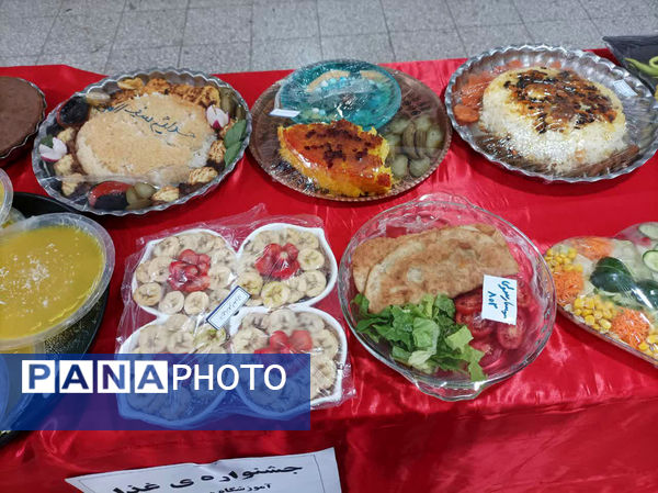 جشنواره غذای سالم در دبیرستان محدثه قم