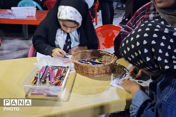 ادامه خدمت‌رسانی مواکب شهرری به تجمعات شبانه ضد صهیونیستی در میدان نماز 