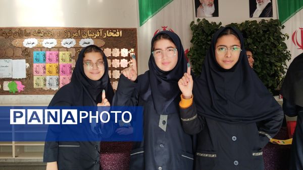  انتخابات شورای دانش آموزی در دبیرستان هوشیار