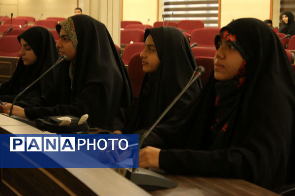 تقدیر از دانش‌آموزخبرنگاران برگزیده رویداد «فرزندان انقلاب» در قم