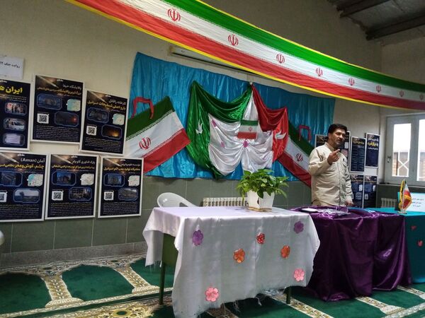 نمایشگاه آمادگی دفاعی و یادآوره ی دستاوردهای انقلاب سلامی در مدرسه حضرت زینب  شهر کندر 