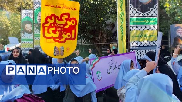 تجمع اعتراض‌آمیز دانش‌آموزان مدارس مختلف آموزش و پرورش منطقه ۴ تهران