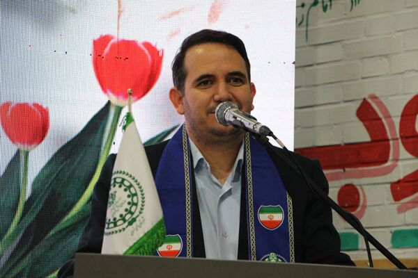 هم‌سرایی هزار نفری دانش‌آموزان یاور انقلاب در اسلامشهر