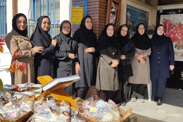 گرامیداشت روز دانش‌آموز در دبیرستان فرزانگان قائمشهر