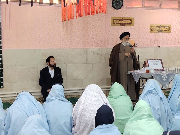 جلسه پرسش و پاسخ با امام جمعه شهرستان نیشابور در دبیرستان شاهد قدسیان 