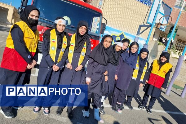  مانور زلزله در مدرسه فرزانگان ورامین