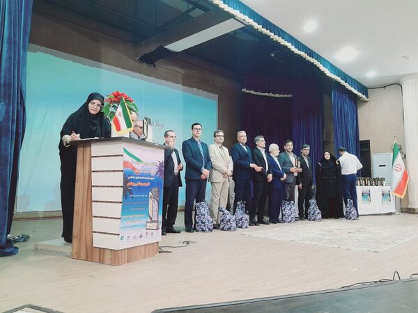تجلیل از برگزیدگان دبیرستان شهید بهشتی شهرستان بوشهر (1)