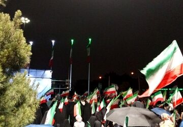وقتی خیابان ها به اراده‌ی مردم سجده می‌کنند