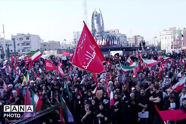 اشک‌ها و بغض‌های میلیونی در مسیر تشییع پیکر مطهر رهبر شهید
