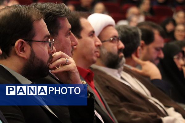 آیین تجلیل از دختران منتخب جشنواره‌ها و مسابقات دانش‌آموزی شهرستان‌های استان تهران