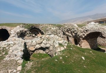 قلعه هزار در ، تداعی‌کننده دوره باستان برای گردشگران است