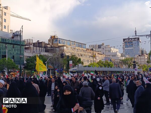 از کوچک تا بزرگ همه در چهلم رهبر شرکت کردند