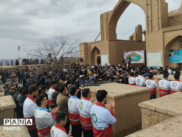اقامه نماز بندگی در مسجد جامع تاریخی شهر رشتخوار