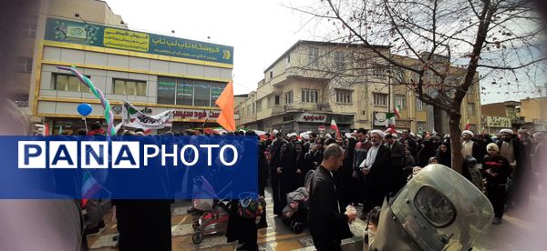 جلوه هایی از راهپیمایی جشن پیروزی انقلاب در شهر قم